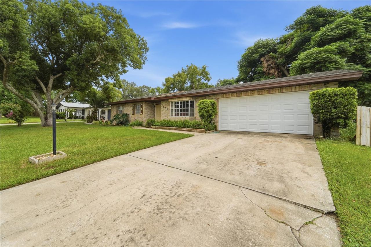 Photo 2 of 16: 2 bedrooms, 2 full baths, a 2-car garage and plenty of potential to make it your own.