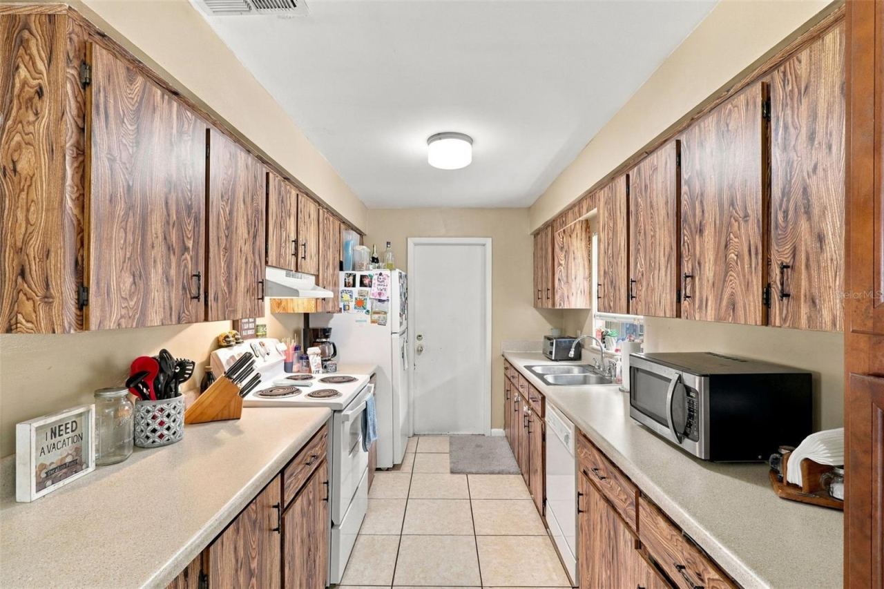 Photo 11 of 20: KITCHEN
