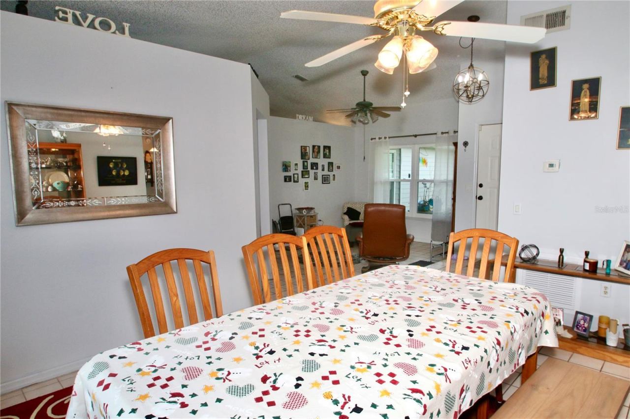 Photo 18 of 20: Spacious Dining area