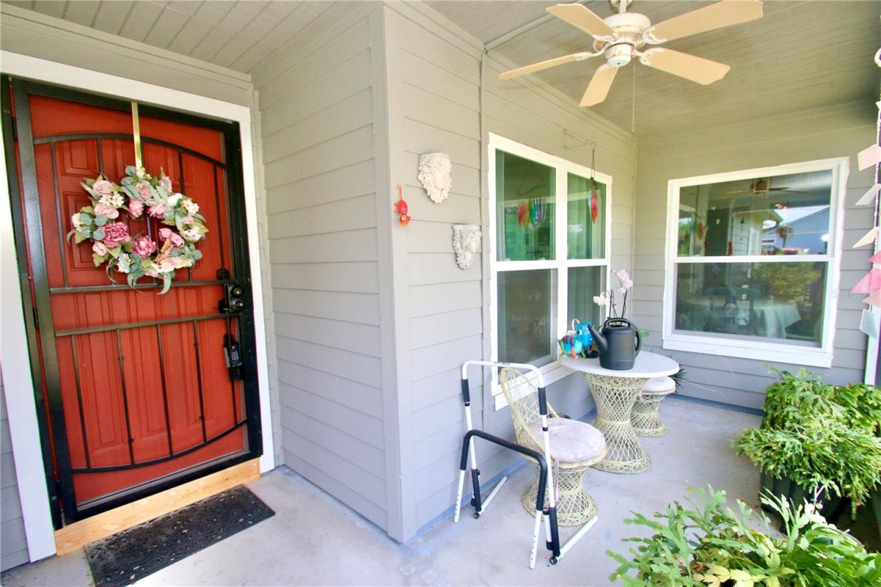 Photo 16 of 20: Front Entrance