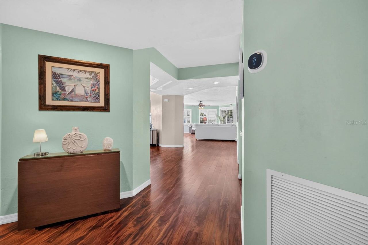 Photo 5 of 20: FOYER OF UNIT