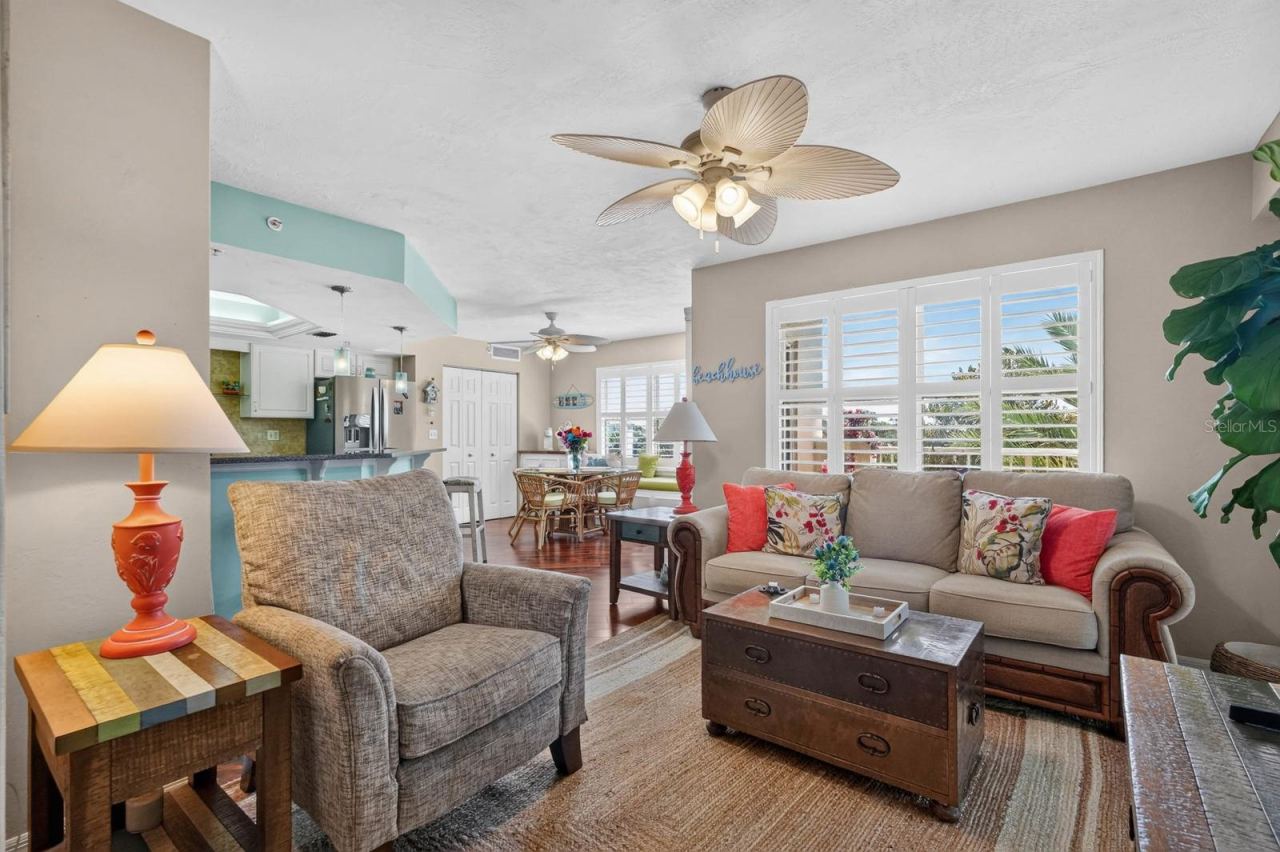 Photo 17 of 20: FAMILY ROOM