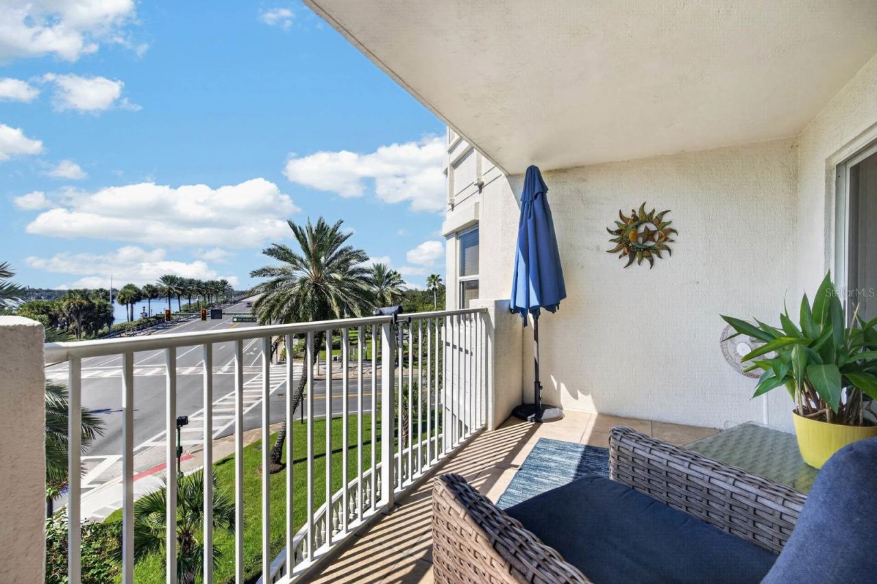 Photo 12 of 20: LIVING ROOM BALCONY