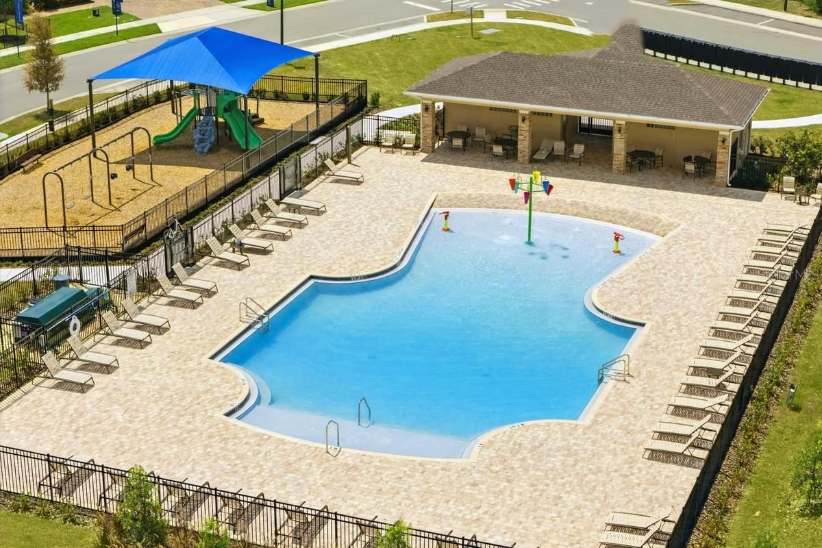 Photo 3 of 5: Community Pool