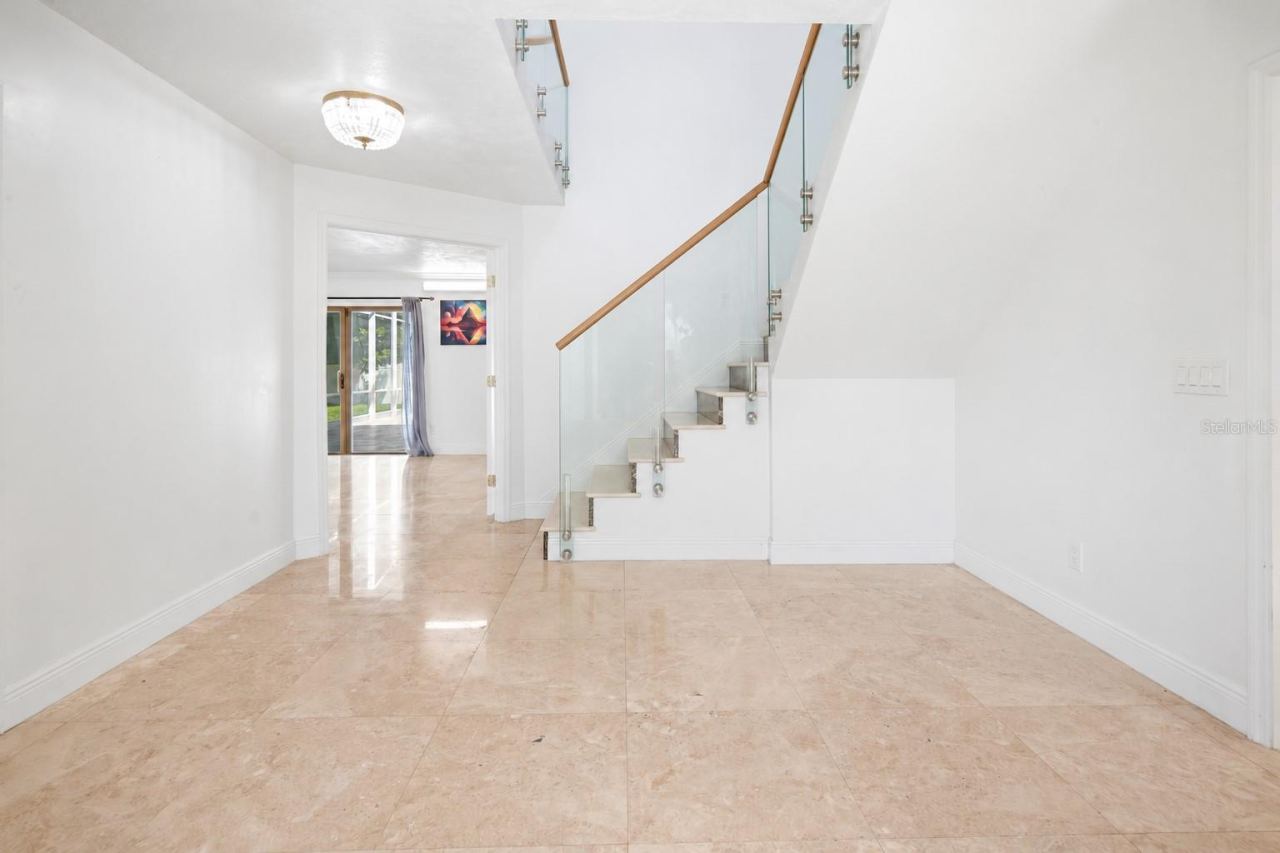 Photo 10 of 20: Foyer