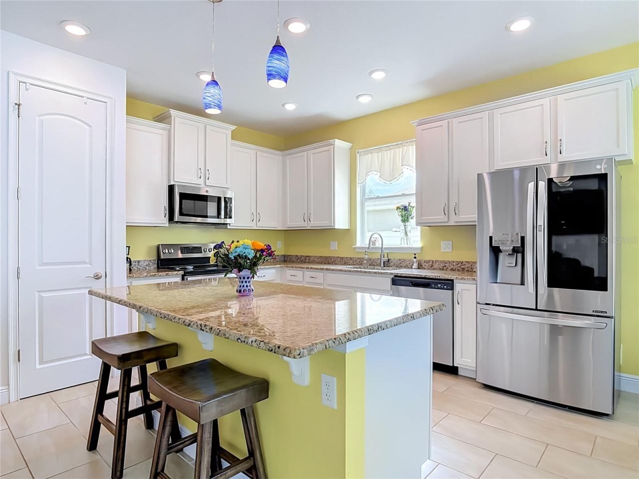Photo 8 of 20: Kitchen island with electrical outlets on each side