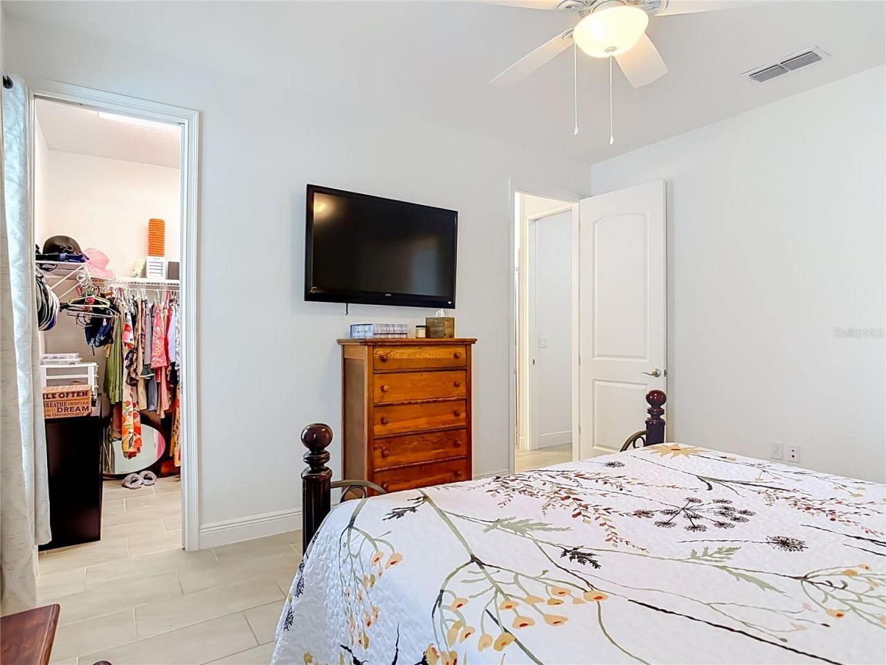 Photo 16 of 20: Extra pocket door to closet