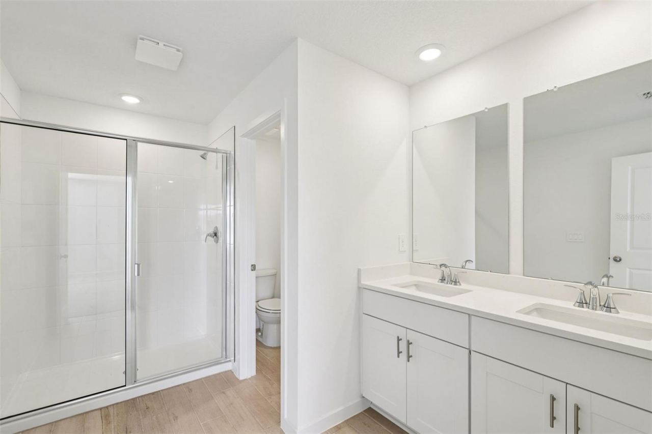Photo 18 of 20: The interior photos are of another home with the same floor plan but different interior color package finishes. Some details may vary