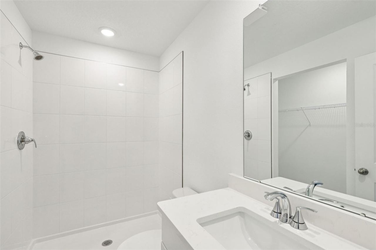 Photo 16 of 20: The interior photos are of another home with the same floor plan but different interior color package finishes. Some details may vary