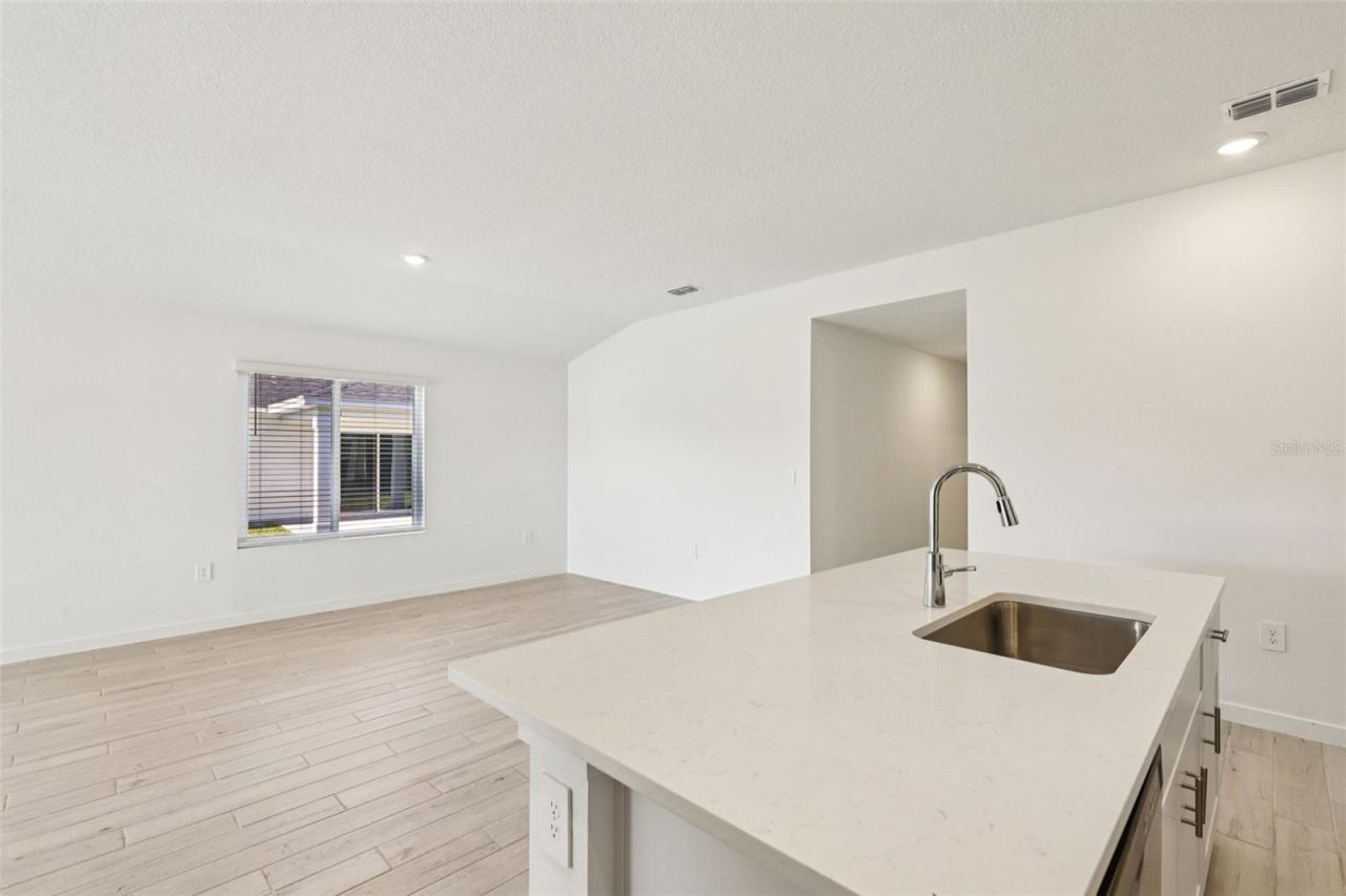 Photo 11 of 20: The interior photos are of another home with the same floor plan but different interior color package finishes. Some details may vary