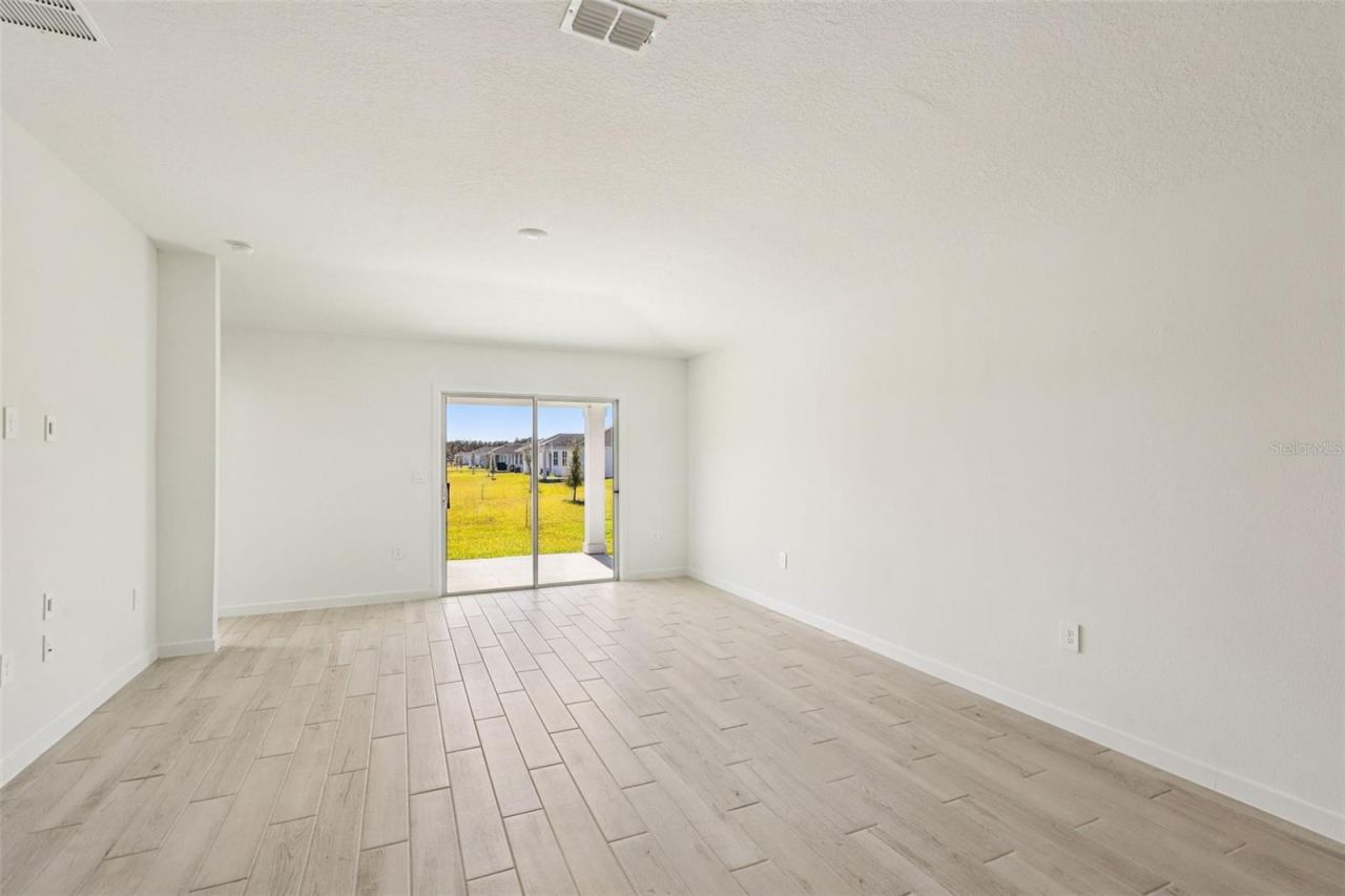 Photo 9 of 20: The interior photos are of another home with the same floor plan but different interior color package finishes. Some details may vary