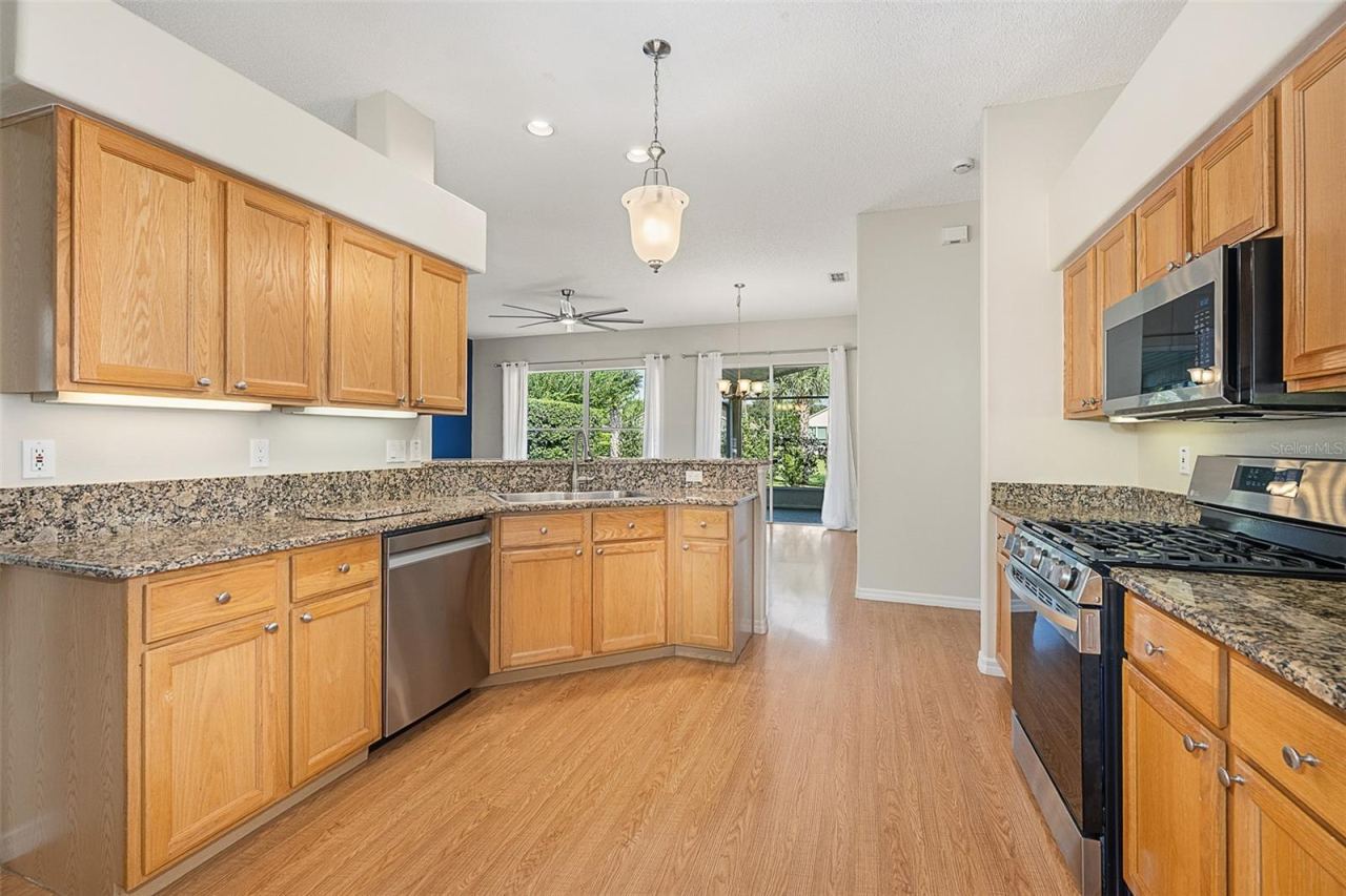 Photo 10 of 20: Large Kitchen