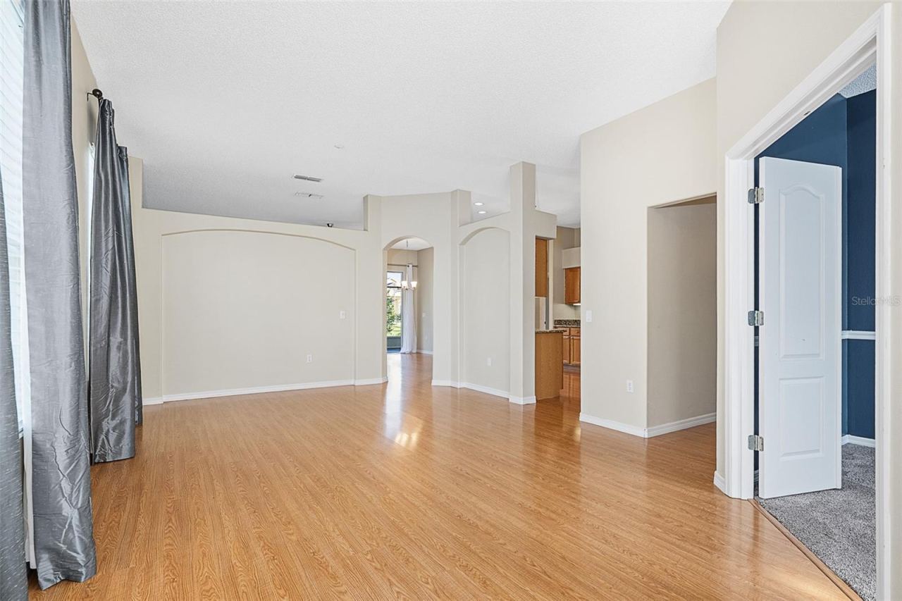 Photo 7 of 20: Great Room