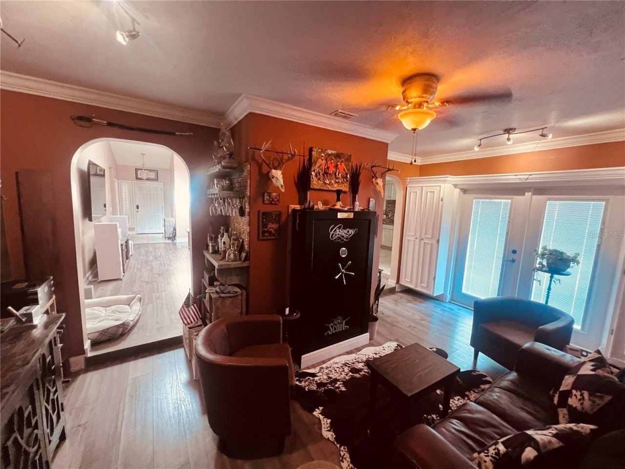 Photo 16 of 20: sitting room/ Den
