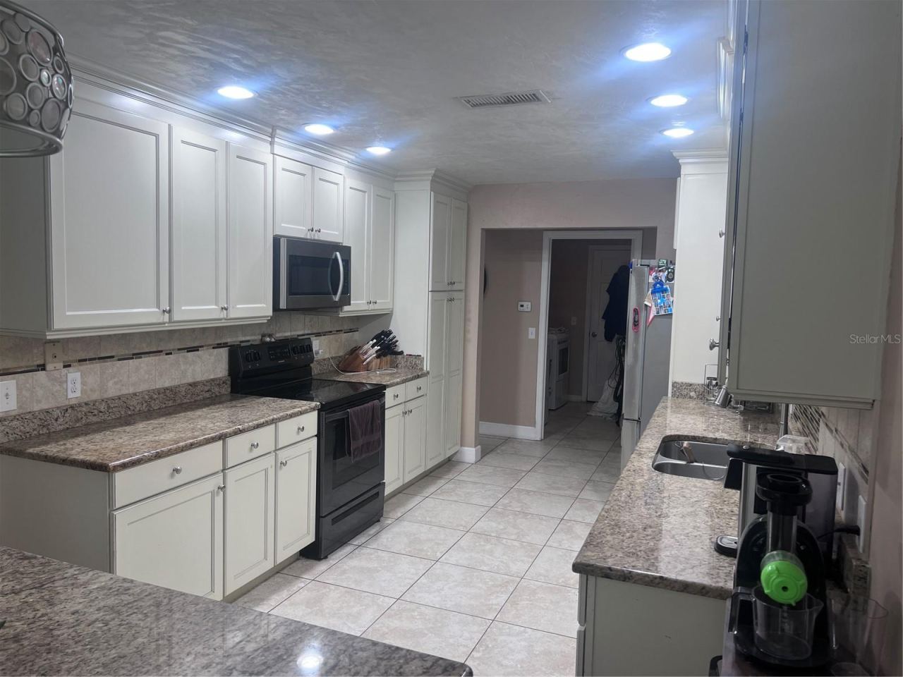 Photo 3 of 20: Kitchen