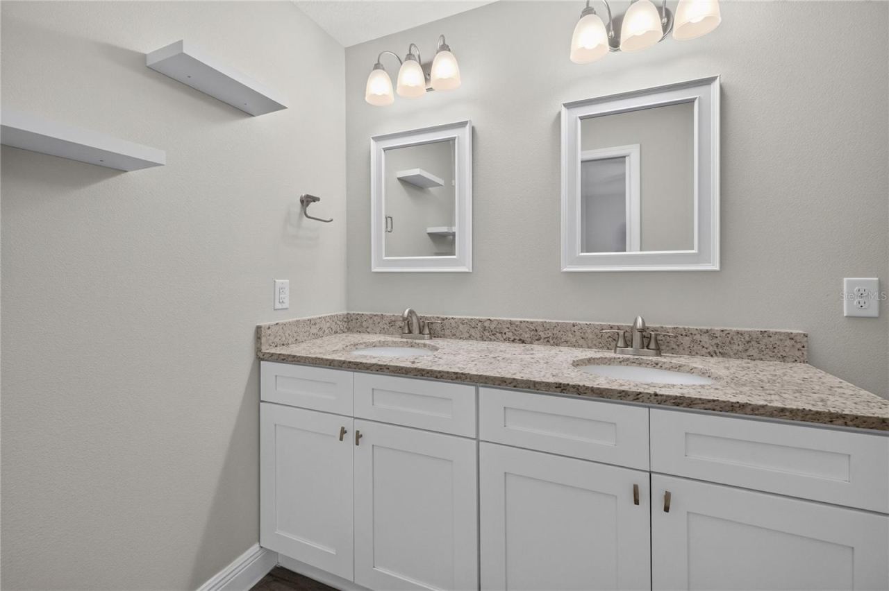 Photo 14 of 20: Double vanity