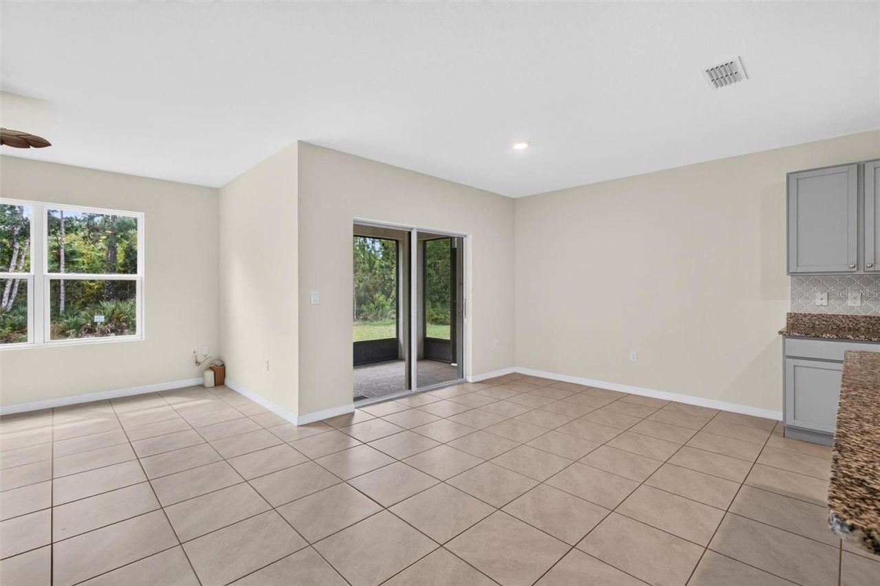 Photo 11 of 20: Dining Room