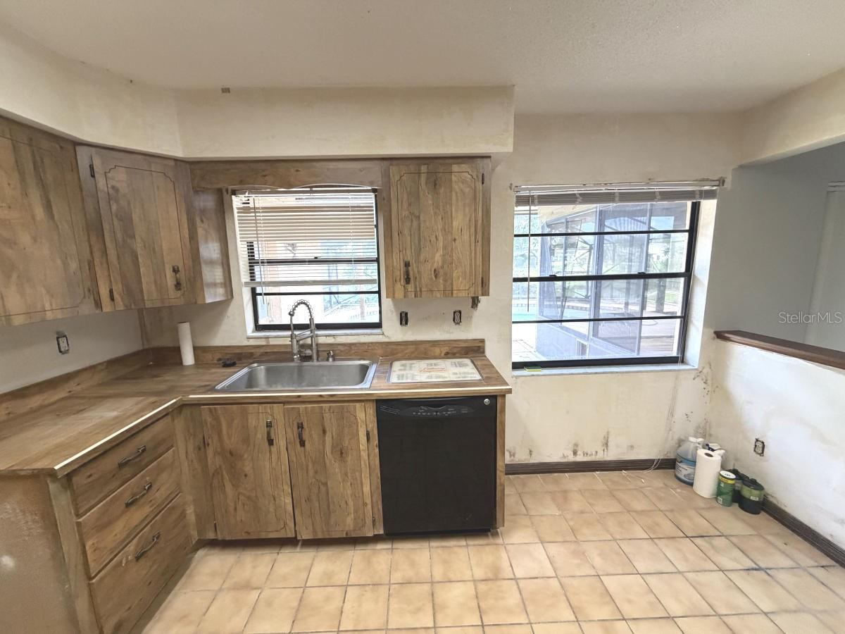Photo 11 of 20