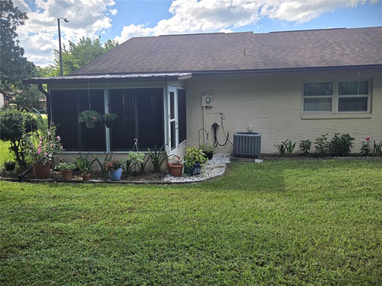 Photo 18 of 20: Back view