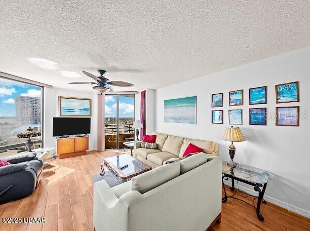 Photo 9 of 20: Living Room