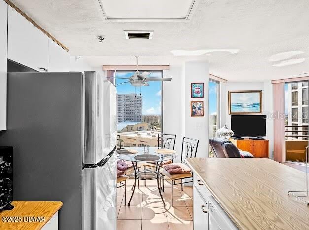 Photo 15 of 20: Kitchen/Dining