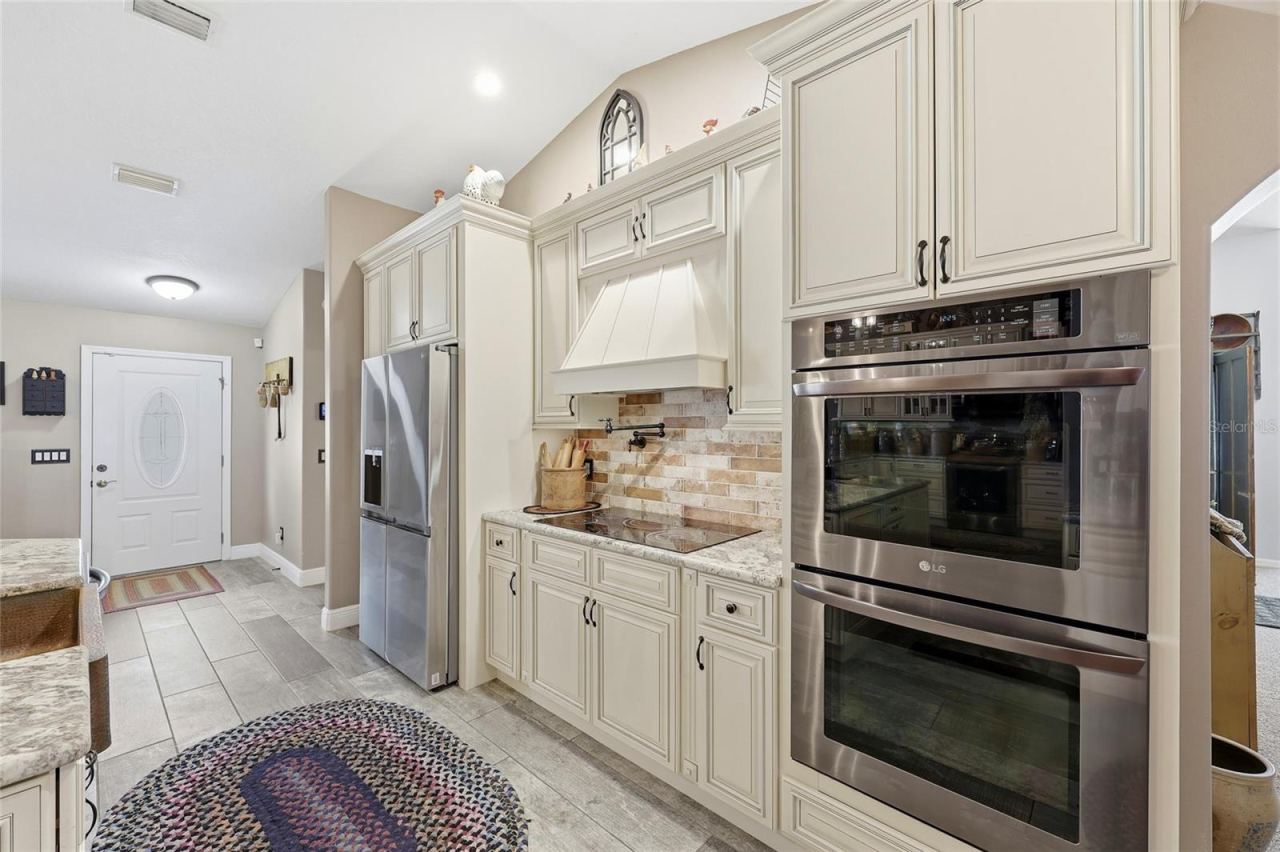 Photo 9 of 20: Double Ovens