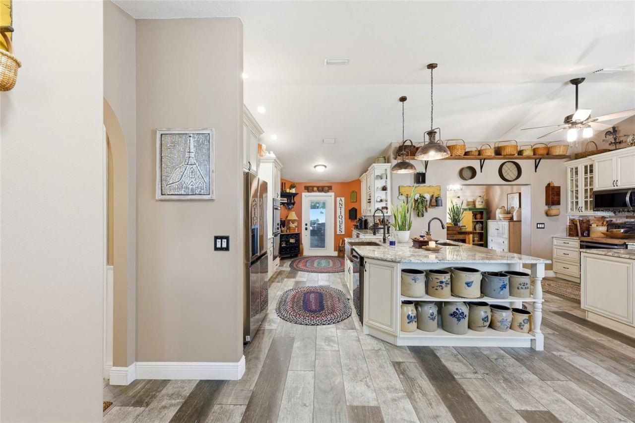 Photo 4 of 20: Foyer
