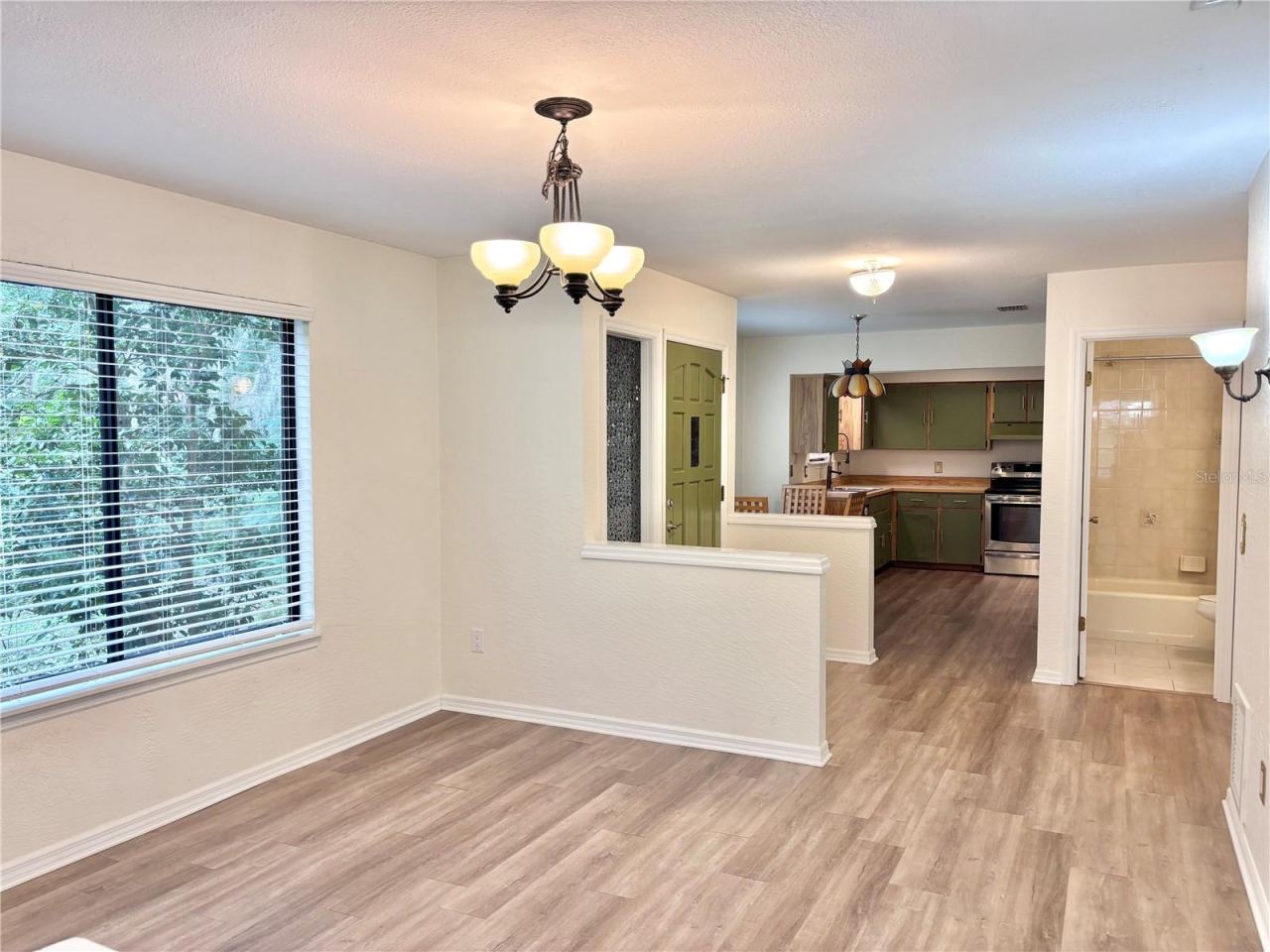 Photo 16 of 20: Dining Area