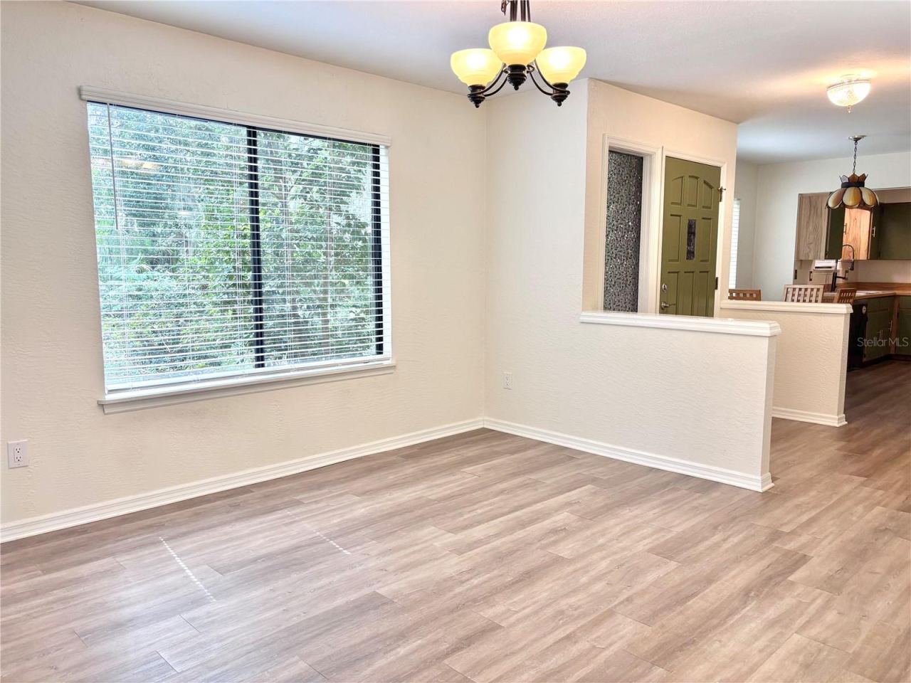 Photo 17 of 20: Dining Area