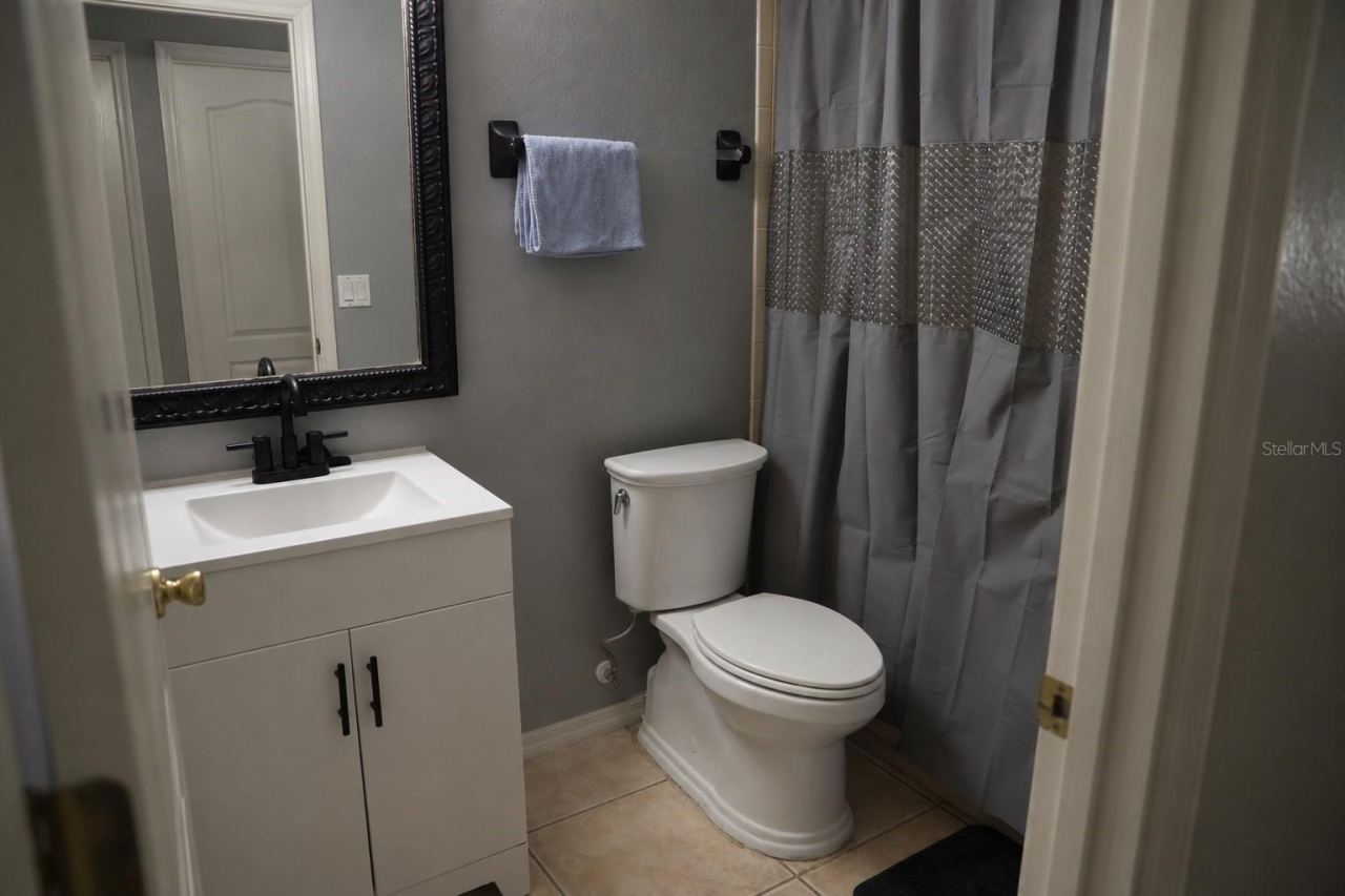Photo 10 of 12: Guest Bathroom