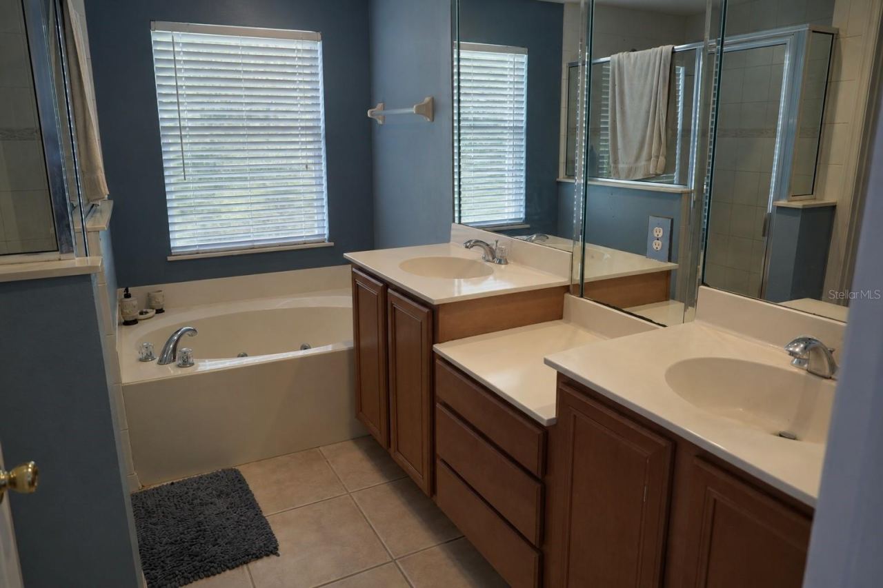 Photo 8 of 12: Master Bathroom
