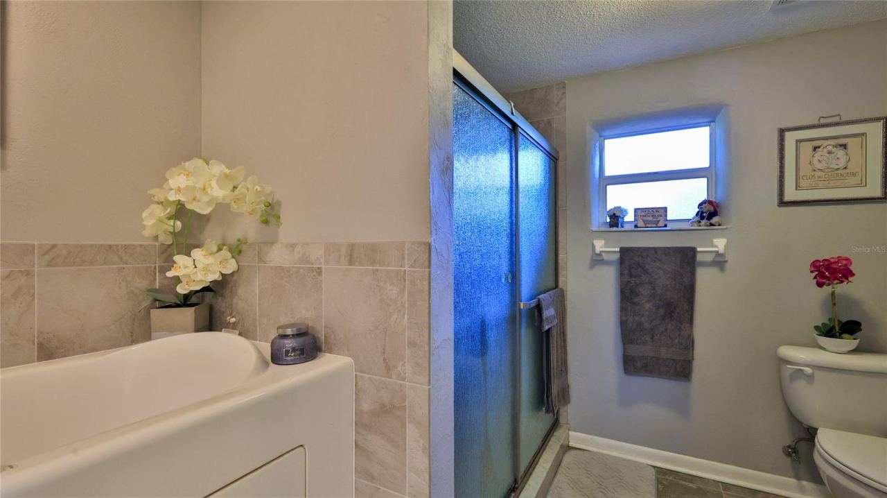 Photo 18 of 20: Bath w/Walk in Tub