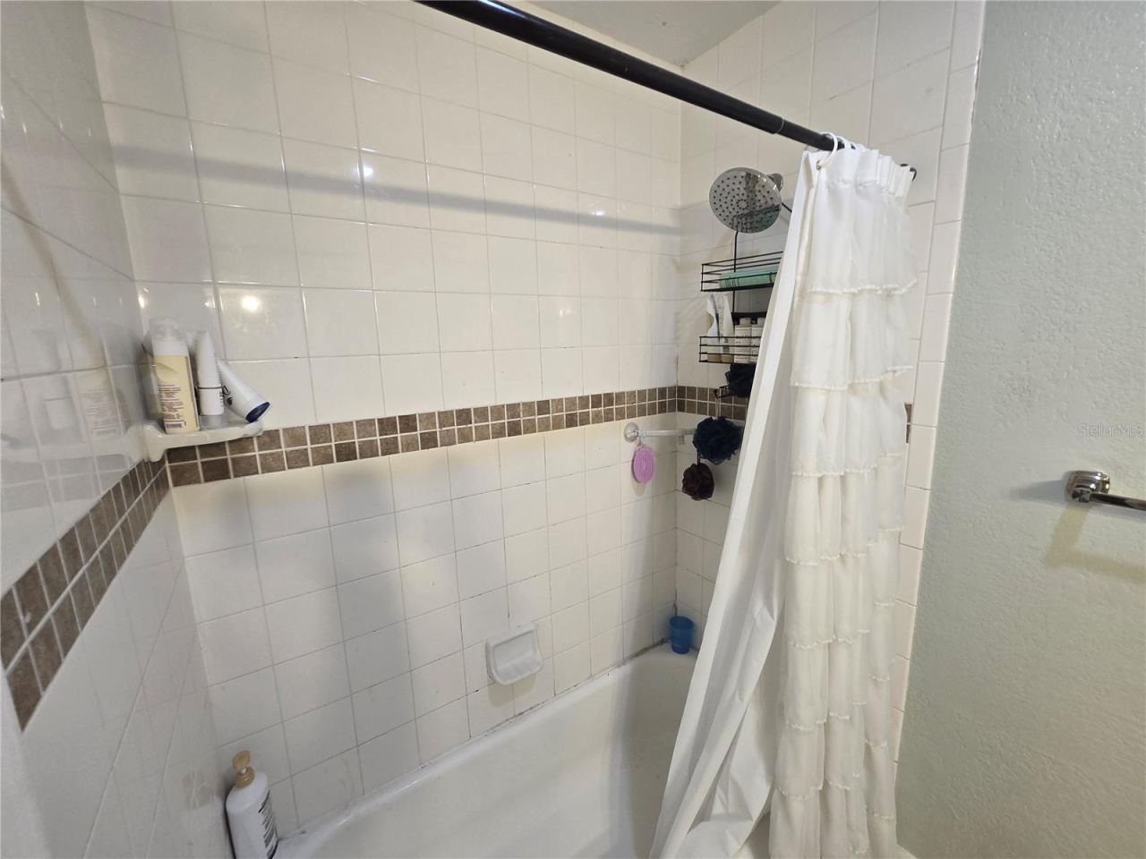 Photo 17 of 18: Hall Bath