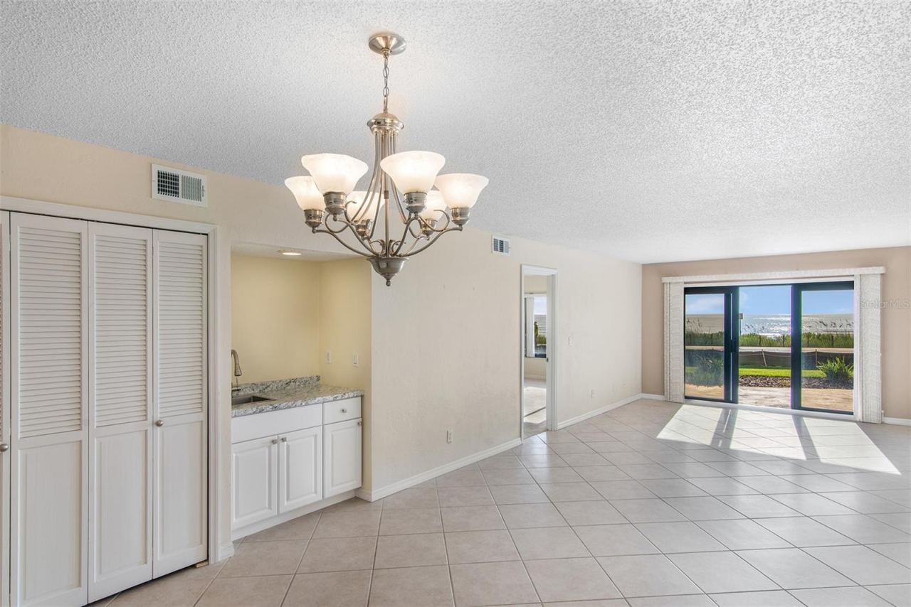 Photo 9 of 20: Dining/Living area