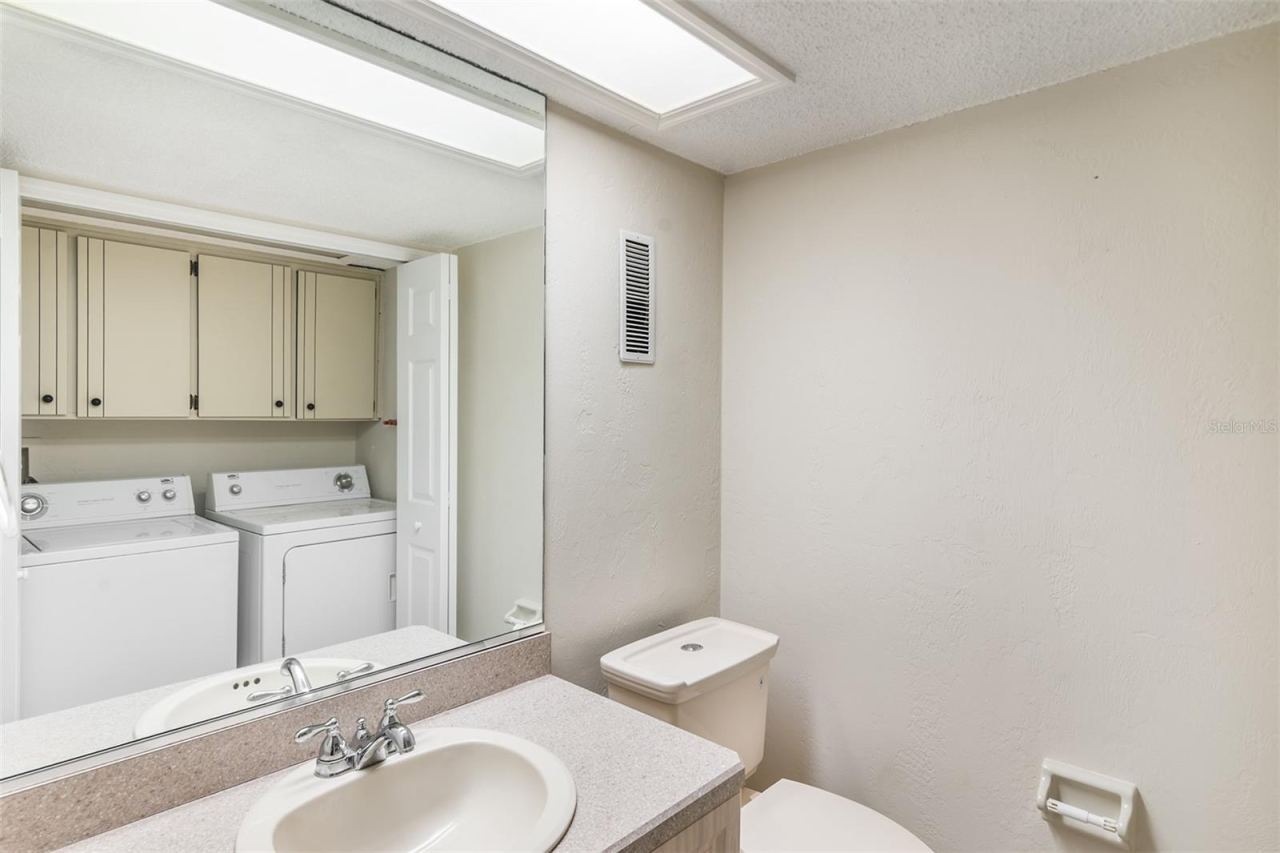Photo 8 of 20: Powder Room/Laundry Room