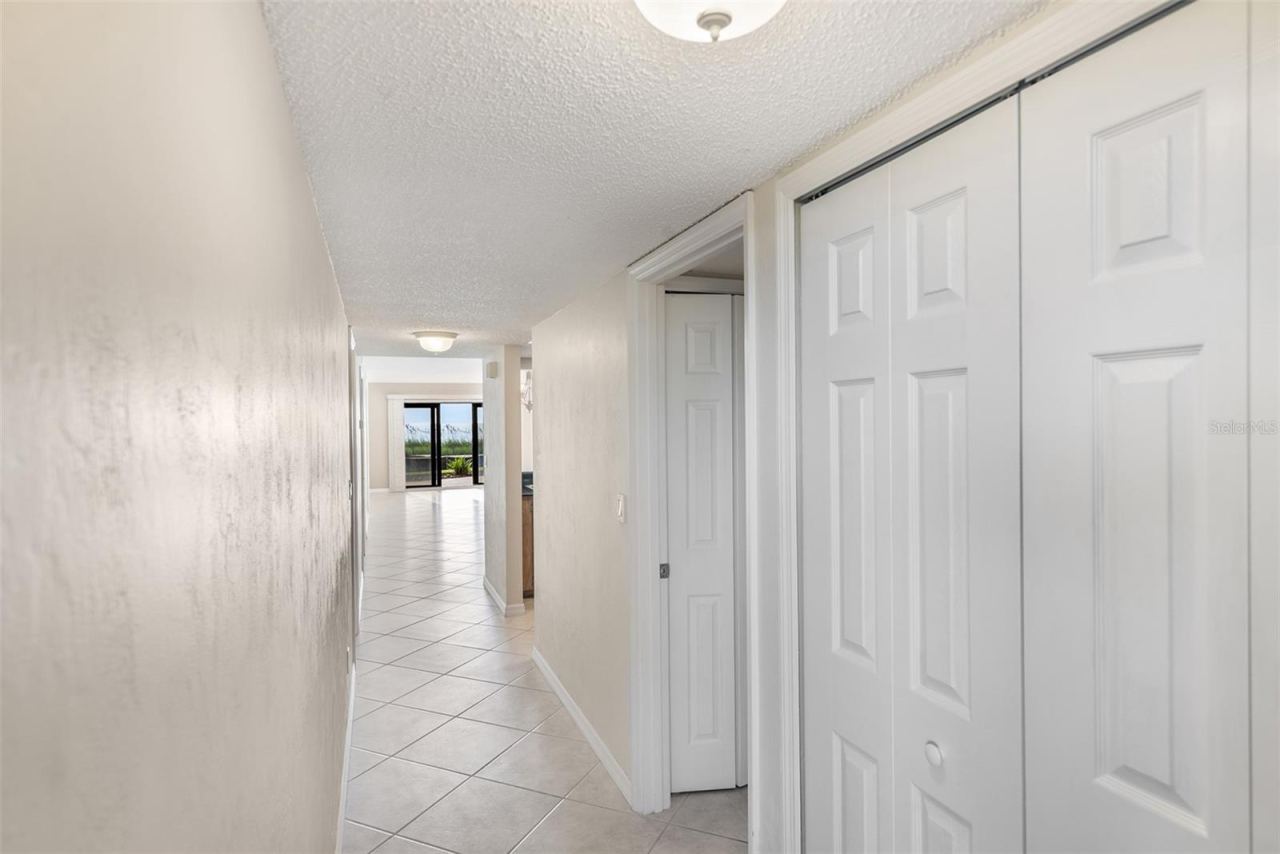 Photo 4 of 20: Entry way