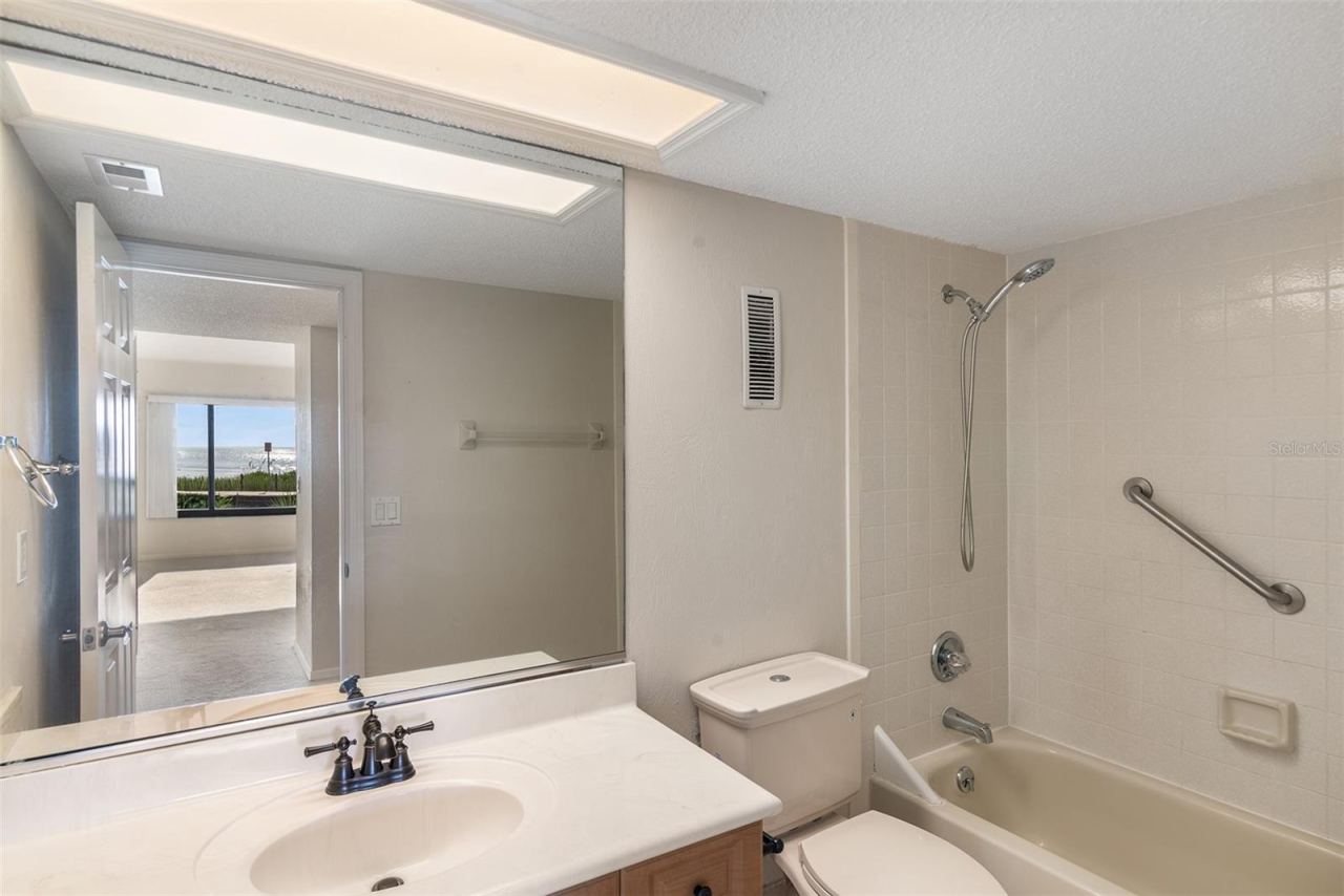 Photo 19 of 20: Primary bathroom