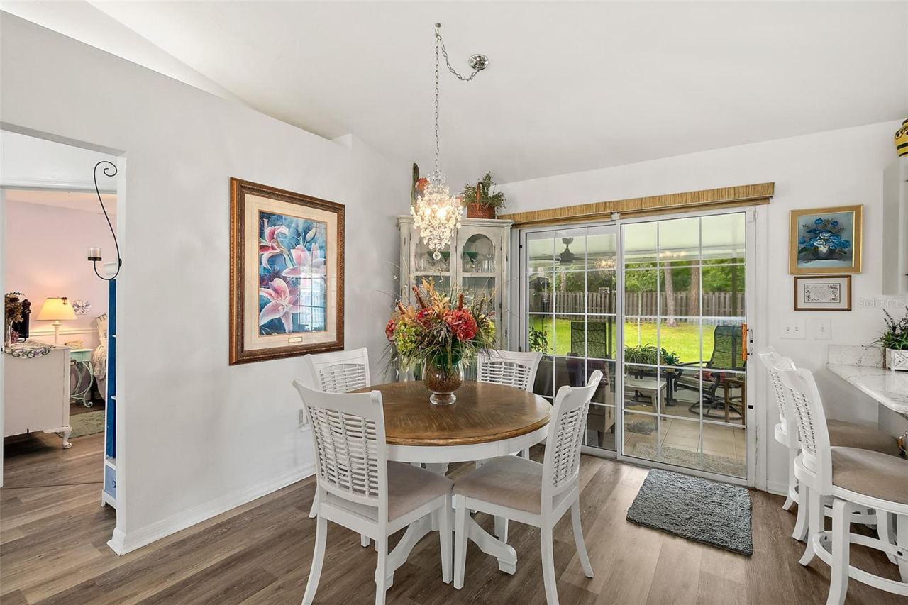 Photo 9 of 20: Dining Area
