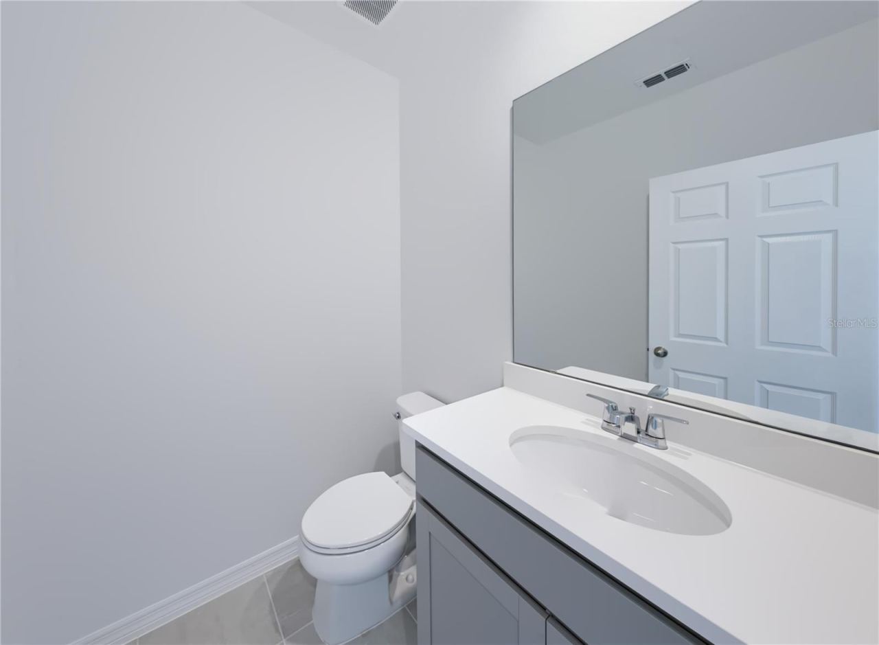 Photo 16 of 20: Powder Bathroom