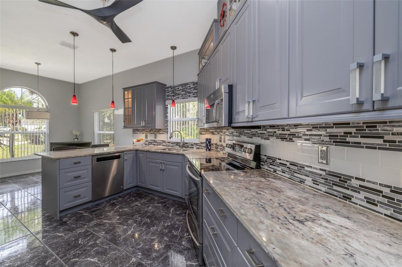 Photo 6 of 20: Kitchen