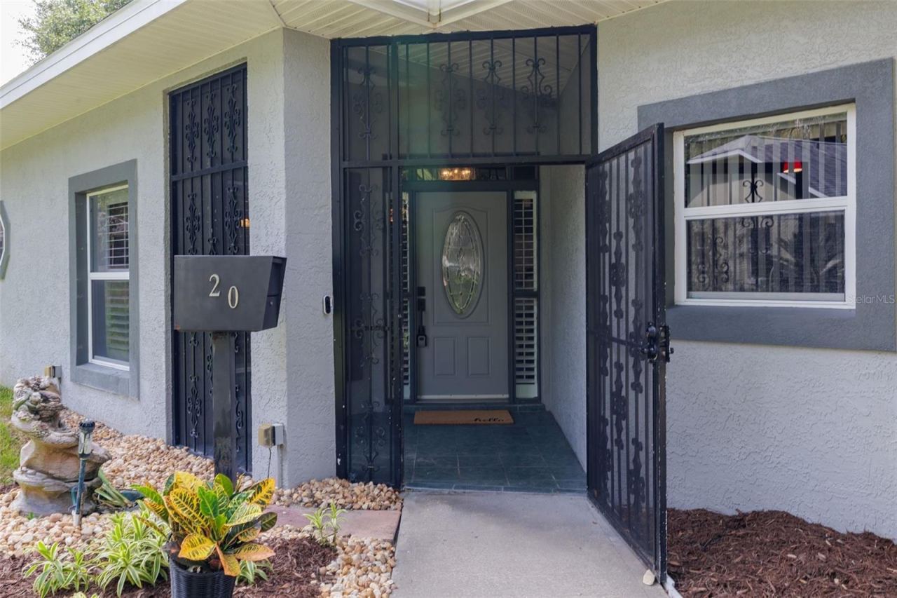 Photo 3 of 20: Front Door