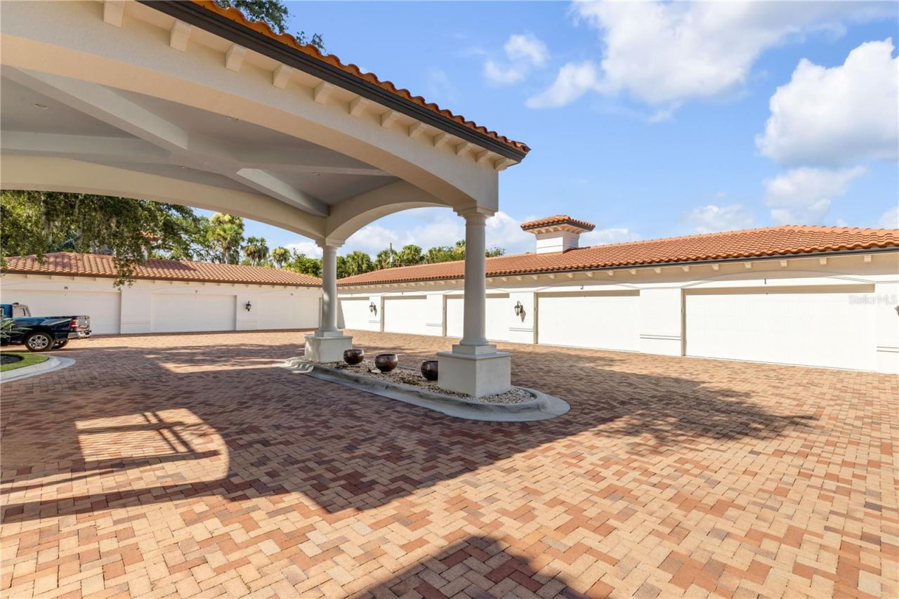 Photo 8 of 20: Each unit has a deeded 2 car private garage