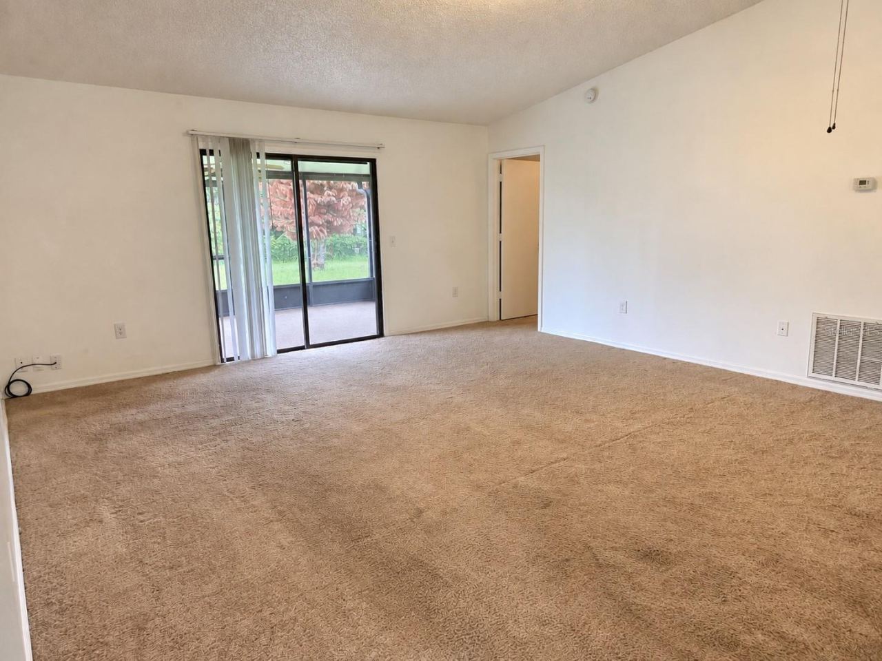 Photo 2 of 12: Living Area