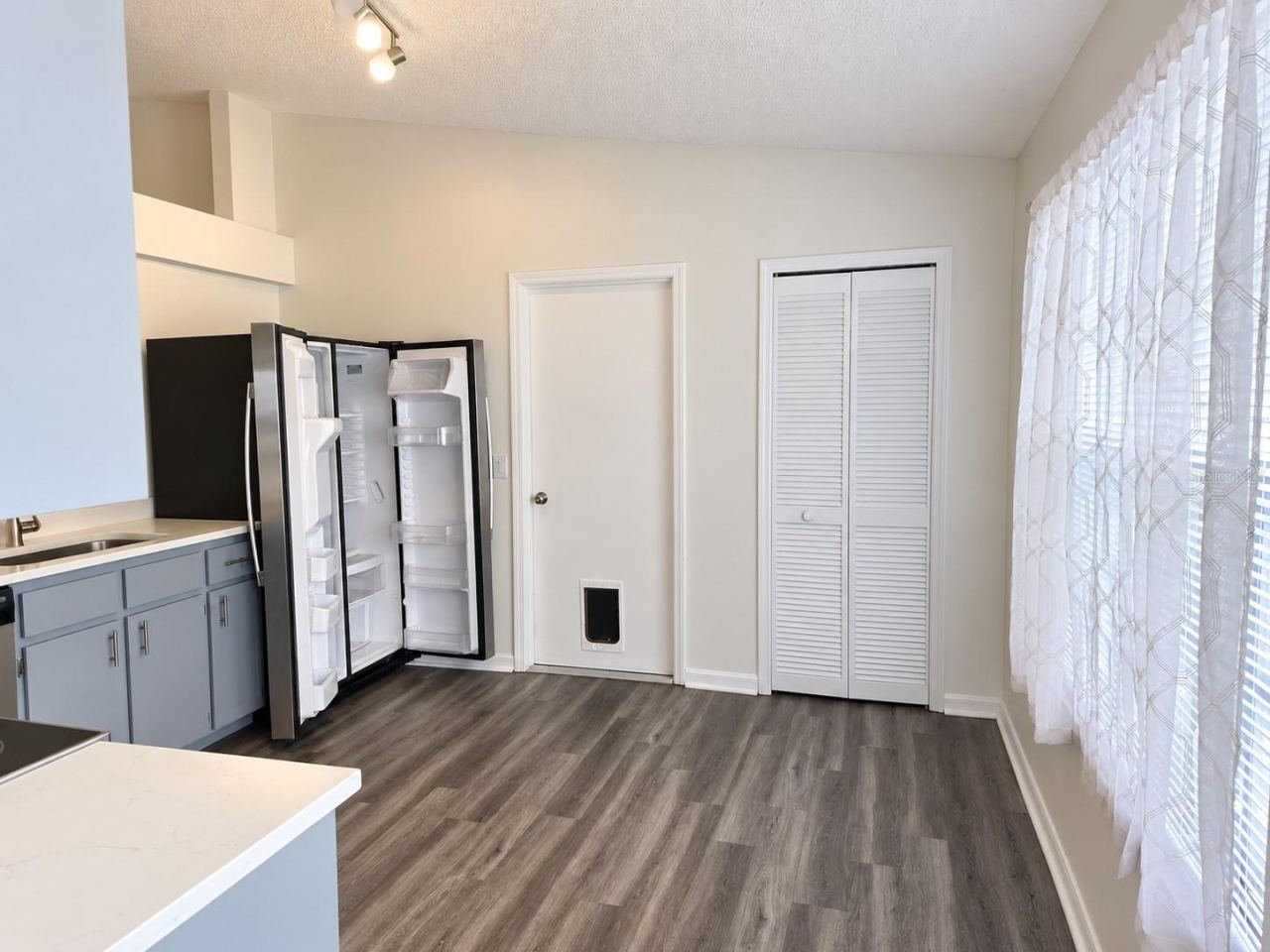 Photo 3 of 12: Kitchen