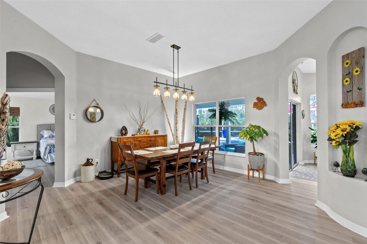 Photo 6 of 20: Entry View to Dining Room