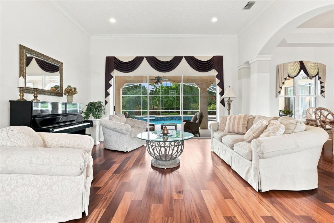 Photo 7 of 20: FAMILY ROOM