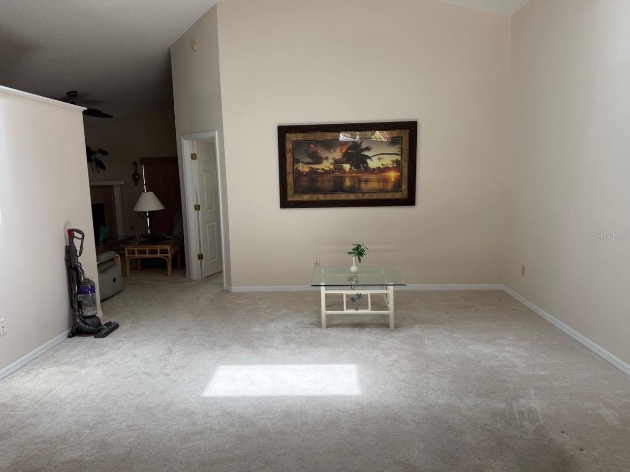 Photo 3 of 10: Living Room