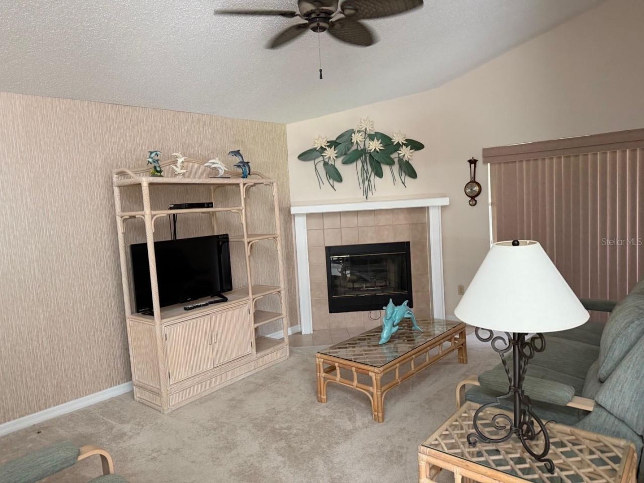 Photo 4 of 10: Family Room