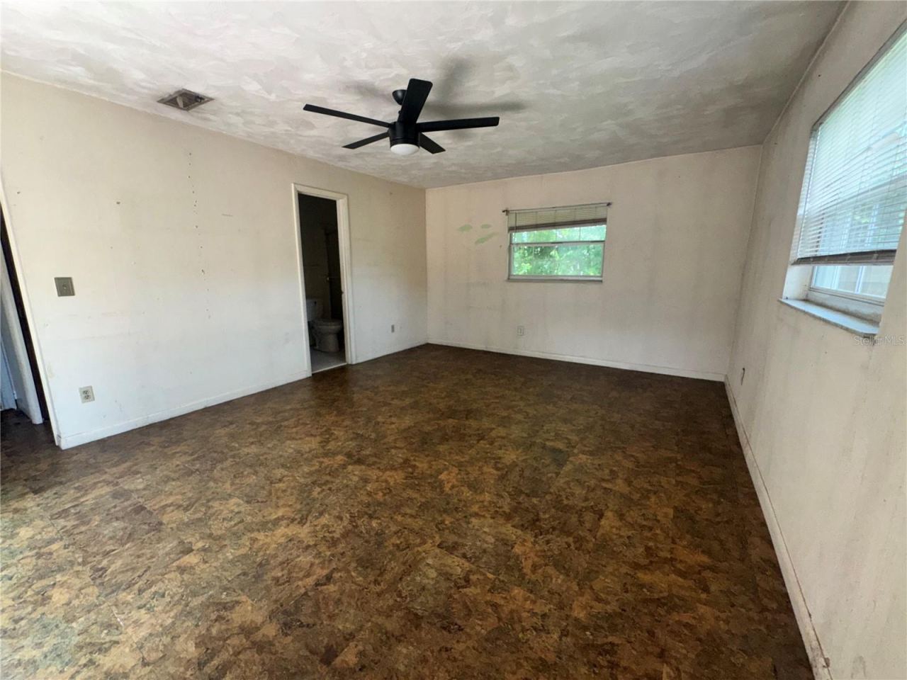 Photo 11 of 14
