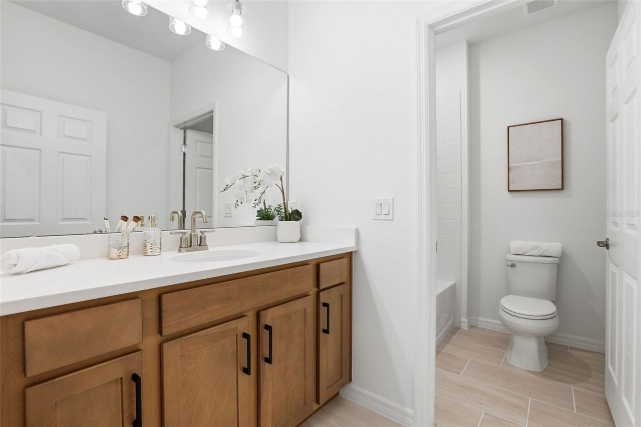 Photo 5 of 20: Hall Bath